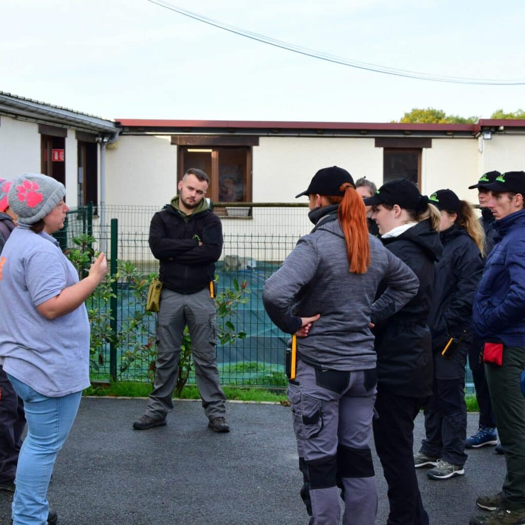 Devenez éducateur canin et obtenez votre diplôme.  Formation professionnelle intensive dans les Yvelines (78) Formation intense et au niveau élevée avec de vrais clients et maitres de chiens educhien formation par Alexis Bonnarang éducateur canin comportementaliste . Centre de formation pro en île-de-france 