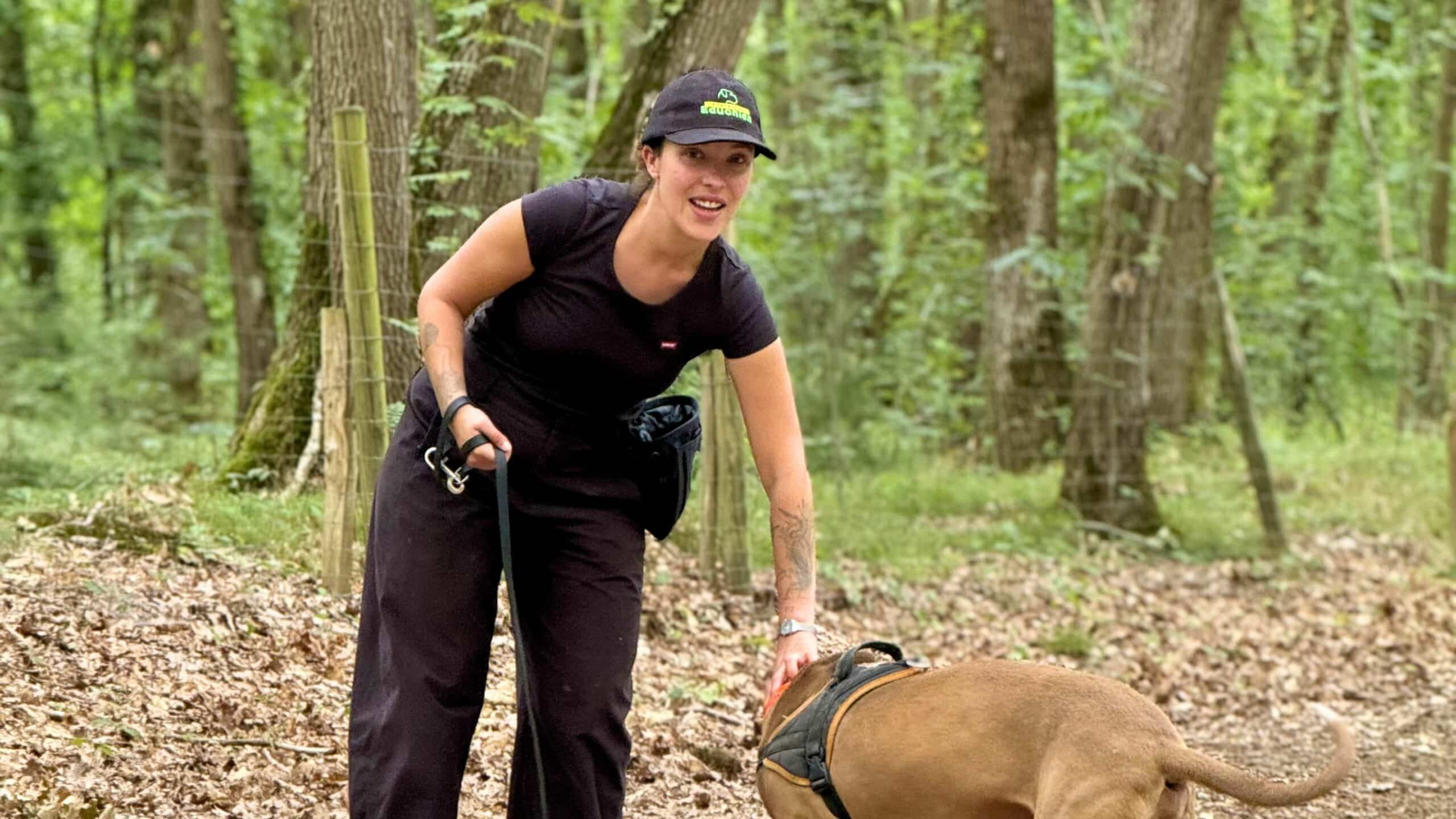 Formation éducateur canin EDUCHIENcomportementaliste en cours avec mise en pratique sur le terrain.